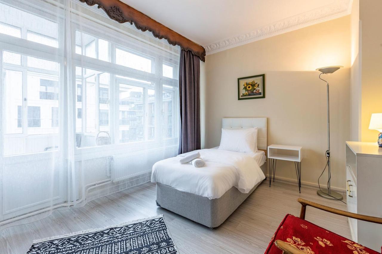 Charming Apartment Surrounded By Vibrant Attractions In Kadikoy Istanbul Eksteriør bilde