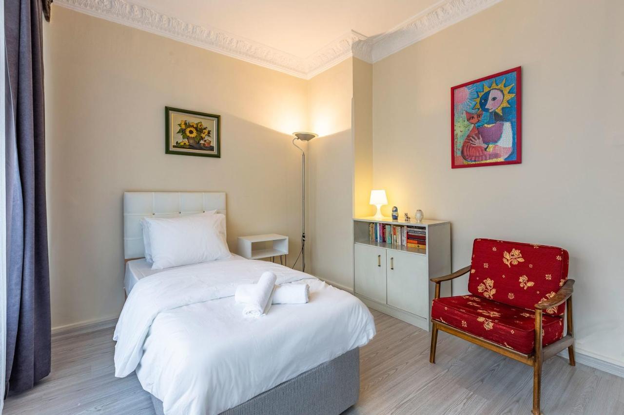 Charming Apartment Surrounded By Vibrant Attractions In Kadikoy Istanbul Eksteriør bilde